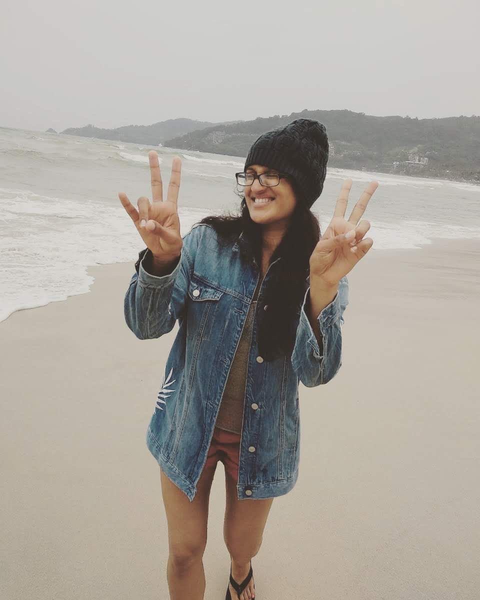 Beach days, but make it denim. 🌊 Red shorts and my Express denim jacket for an easy pop of color by the water.